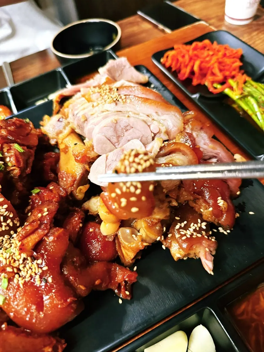 Jokbal meat pulled apart along the grain