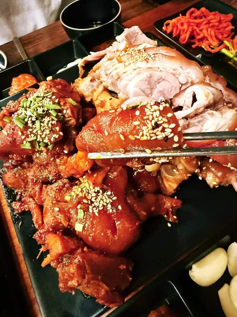Spicy grilled jokbal with charred flavor