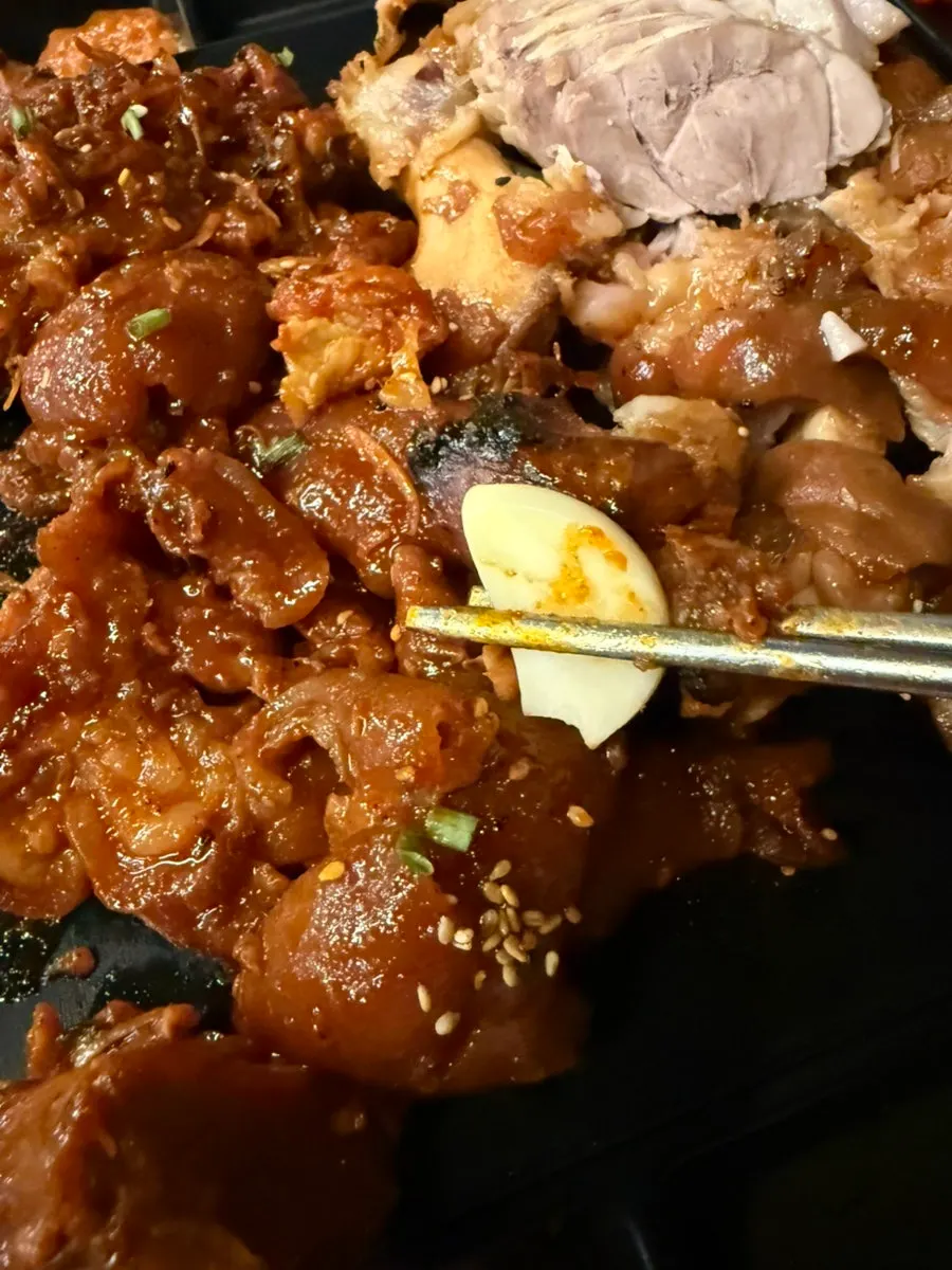Fire jokbal wrapped in lettuce