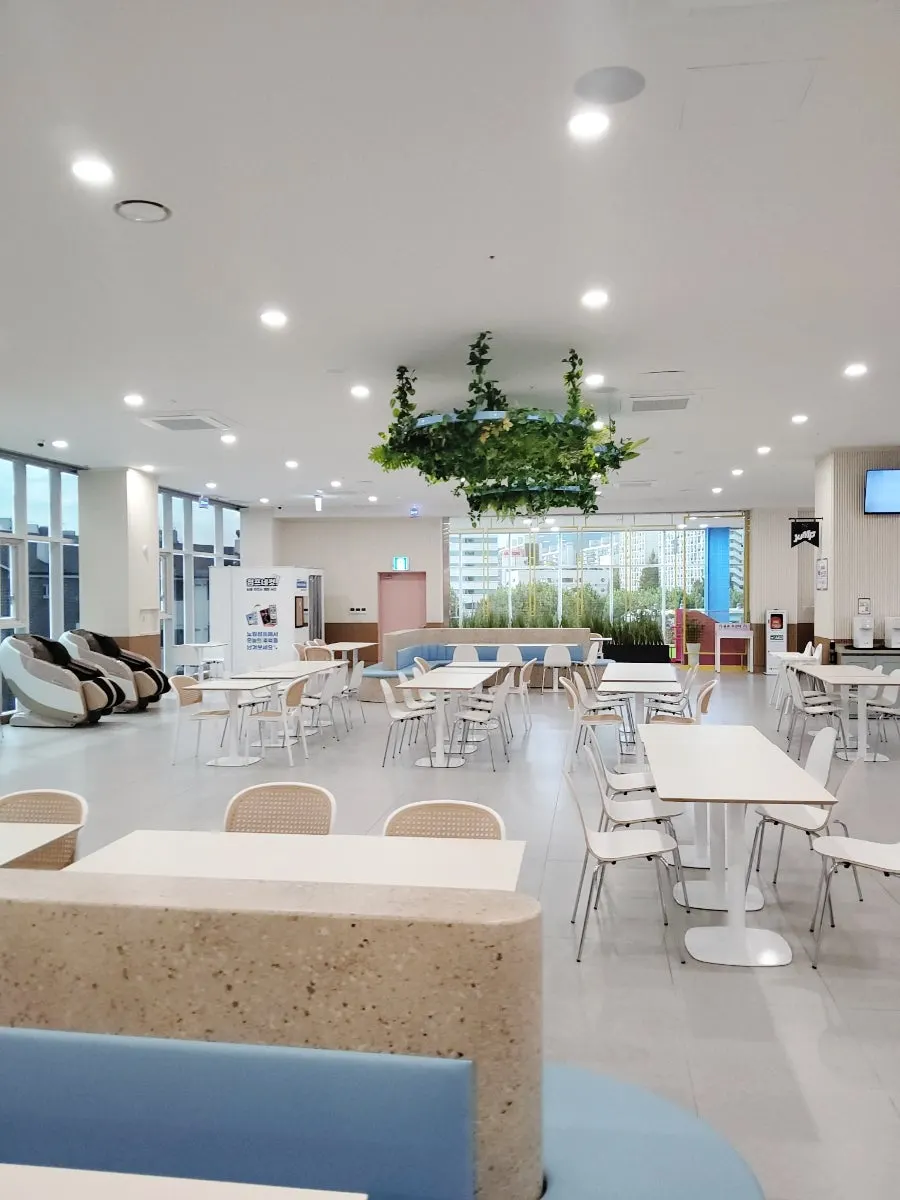 Seating with plenty of tables in the Jump food zone