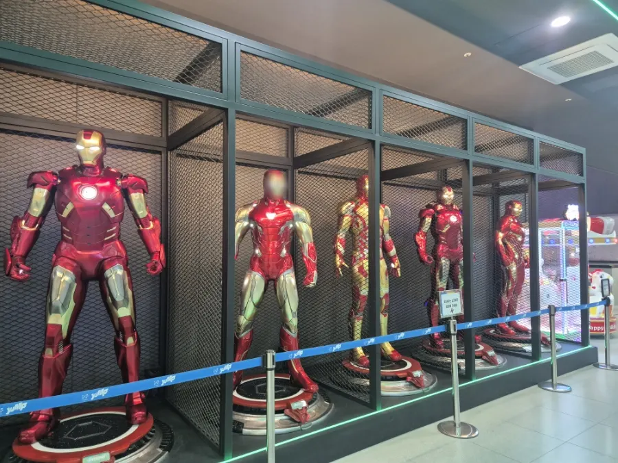 Waiting area in front of Jump's ticket booth