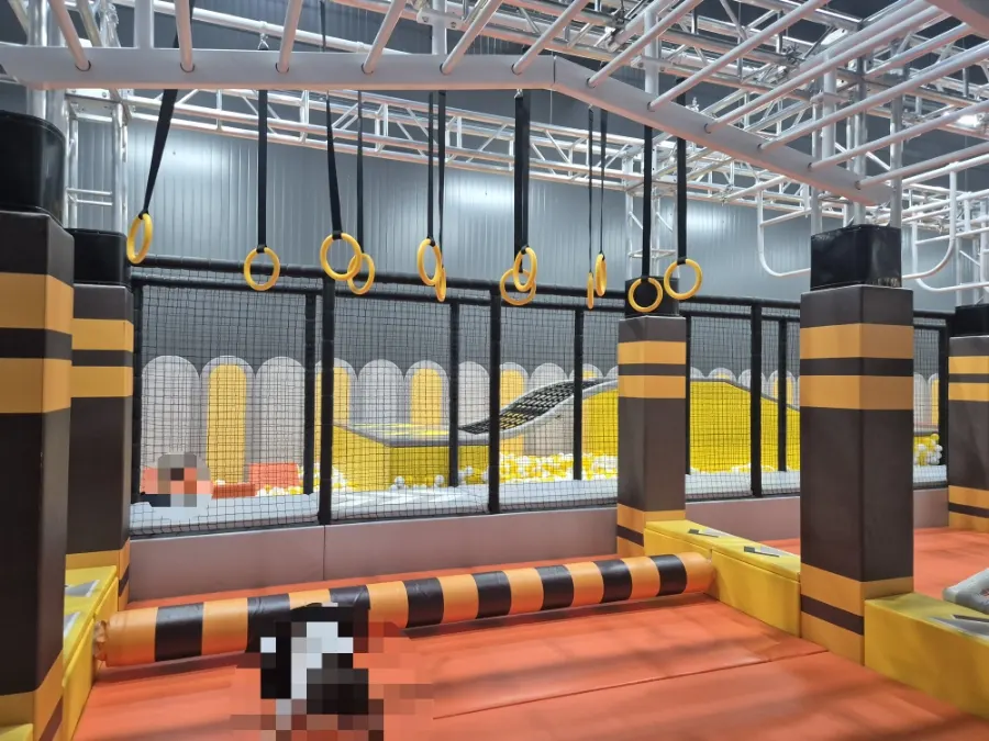 Obstacle course at 2nd floor Super Challenge