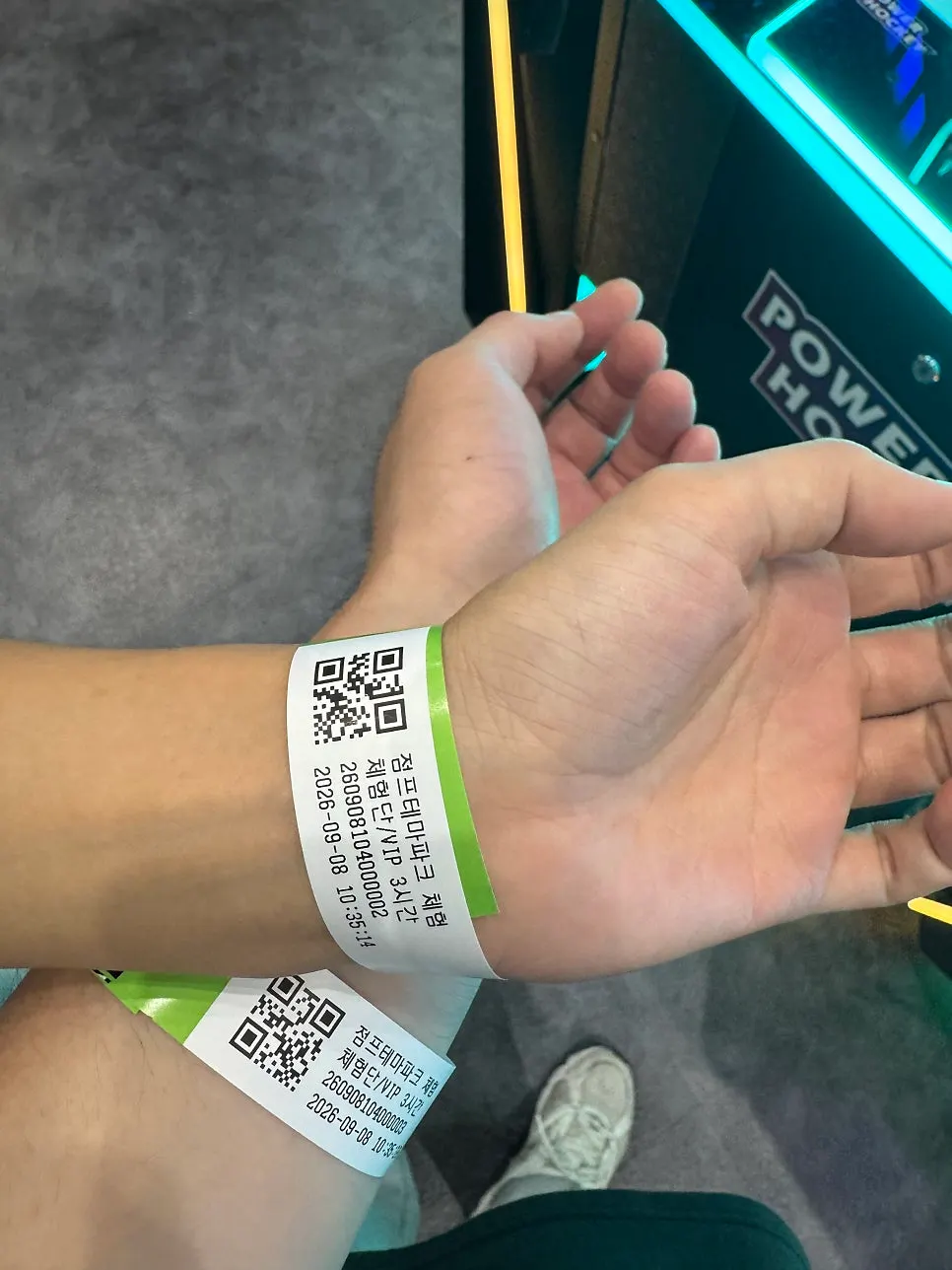 Jump kiosk payment and ticket-printing area