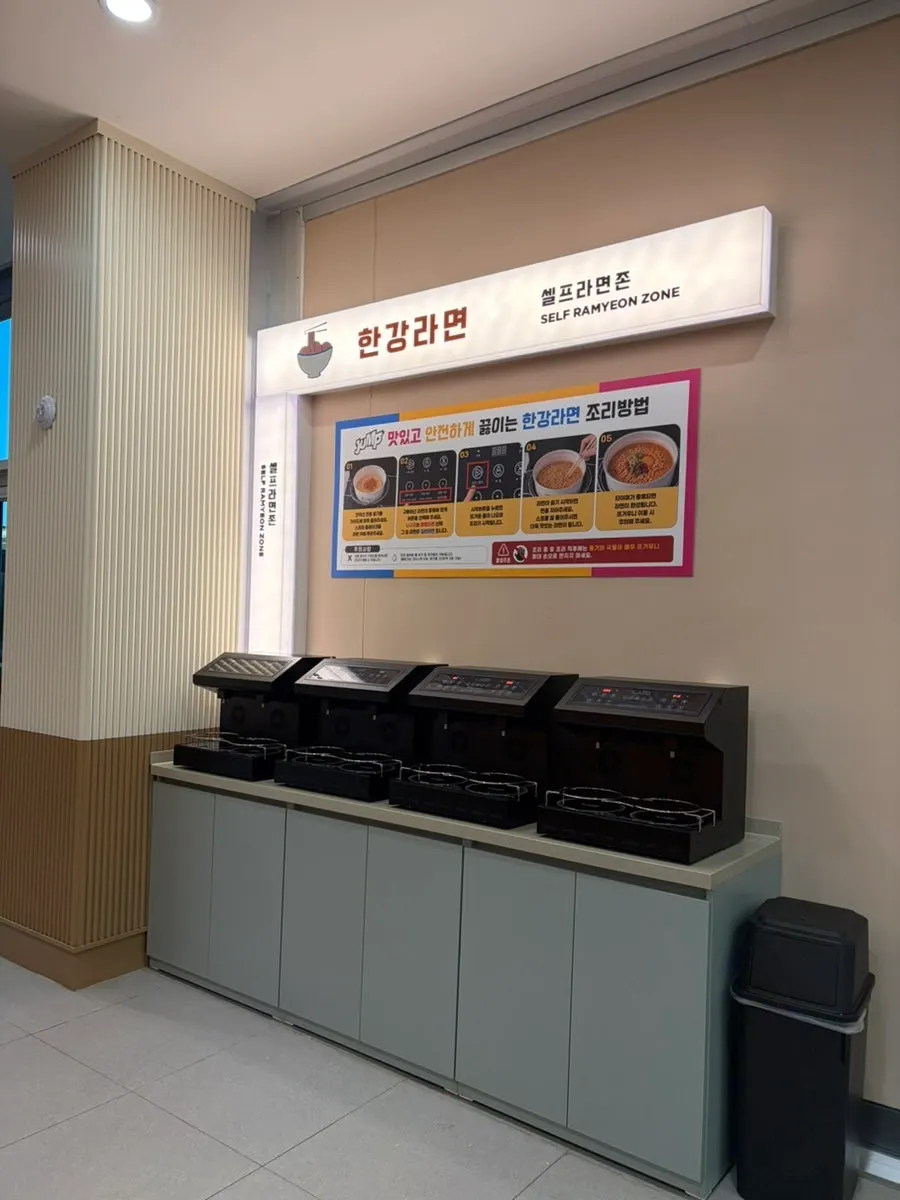 Kiosk and seating at Jump's 2nd floor food lounge
