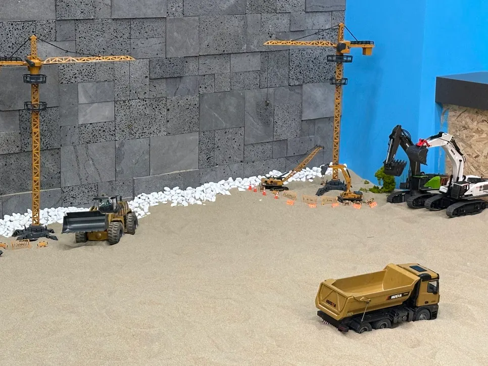 Jump's heavy-equipment RC car zone