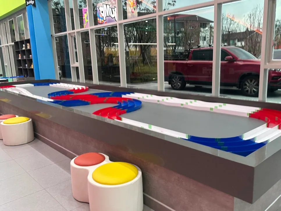 Jump's mini-car racing zone