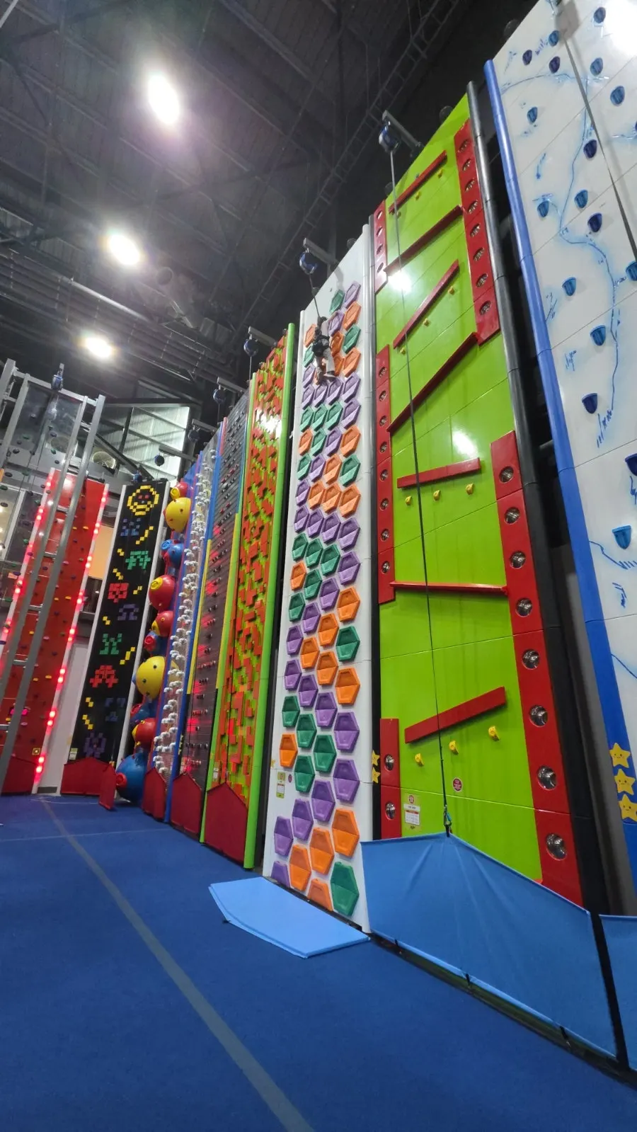 Jump climbing course