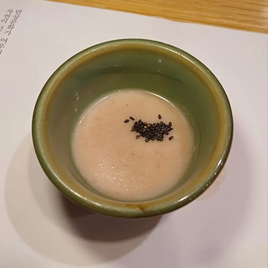 Walnut brown rice porridge served before the meal