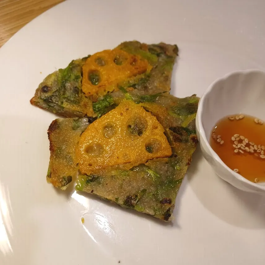 Crown daisy lotus flower pancake, served one per person