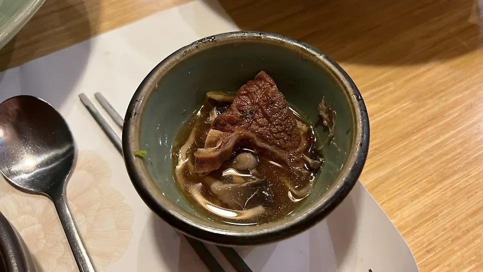 촛불로 온기를 유지한 갈비찜 도자기