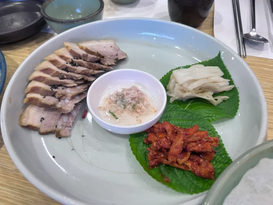 A plate from the course at Sutgarak Bansang Masil
