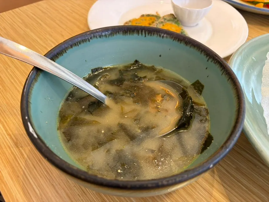A plate of yaksun bossam served with mukeunji
