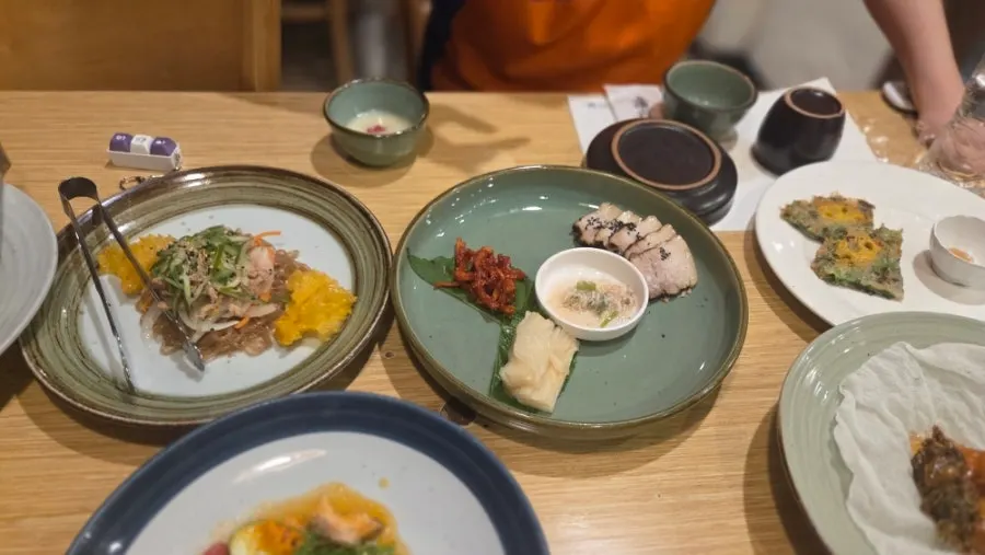 애호박 된장국과 밑반찬