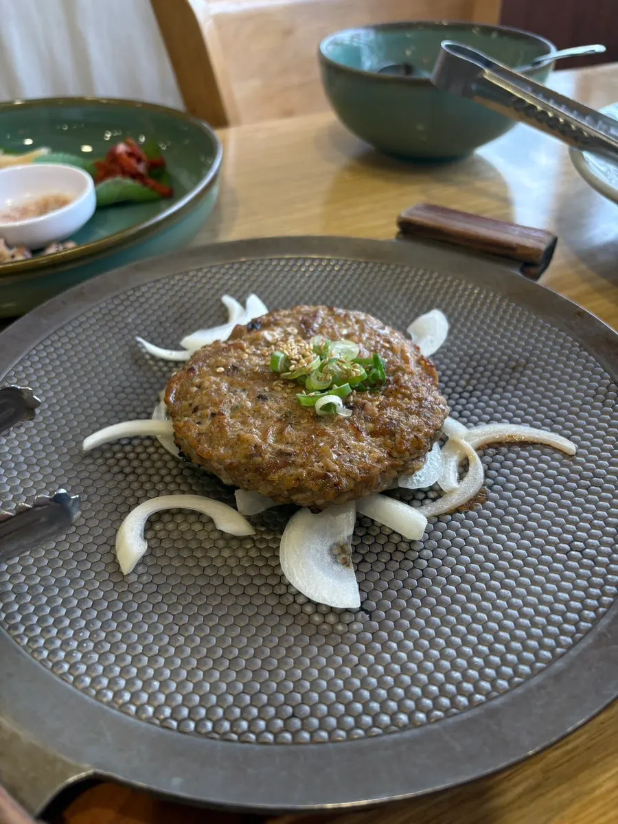끓고 있는 버섯전골 국물