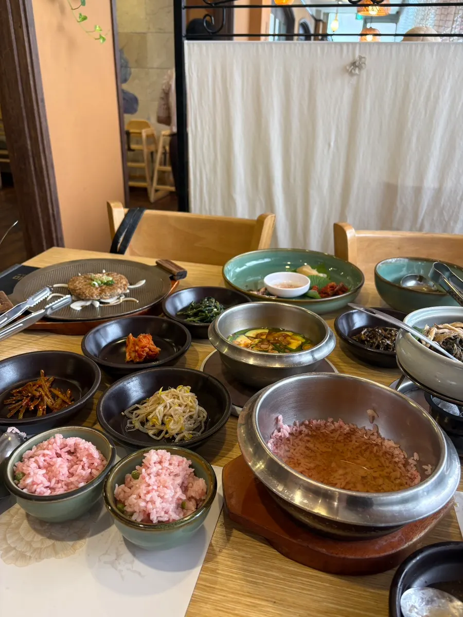 홍국미로 지은 벚꽃돌솥밥