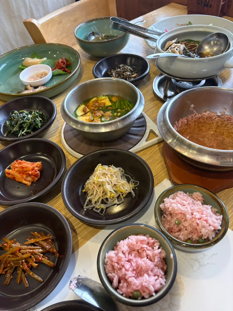 솥밥과 나물, 된장찌개로 마무리한 식사