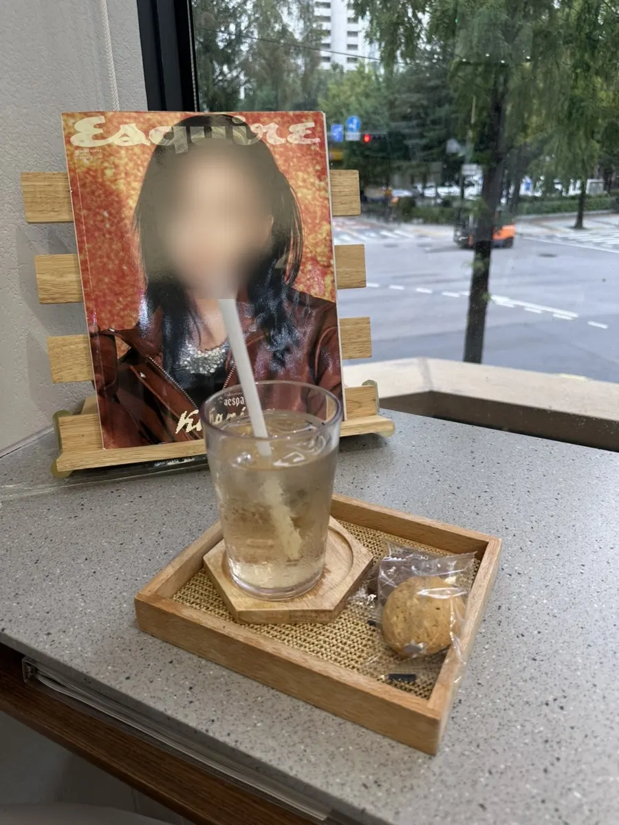리필해준 차와 과자, 손팩