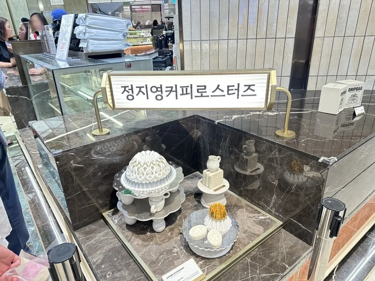 平日午餐結帳排隊的正智英咖啡老怭店