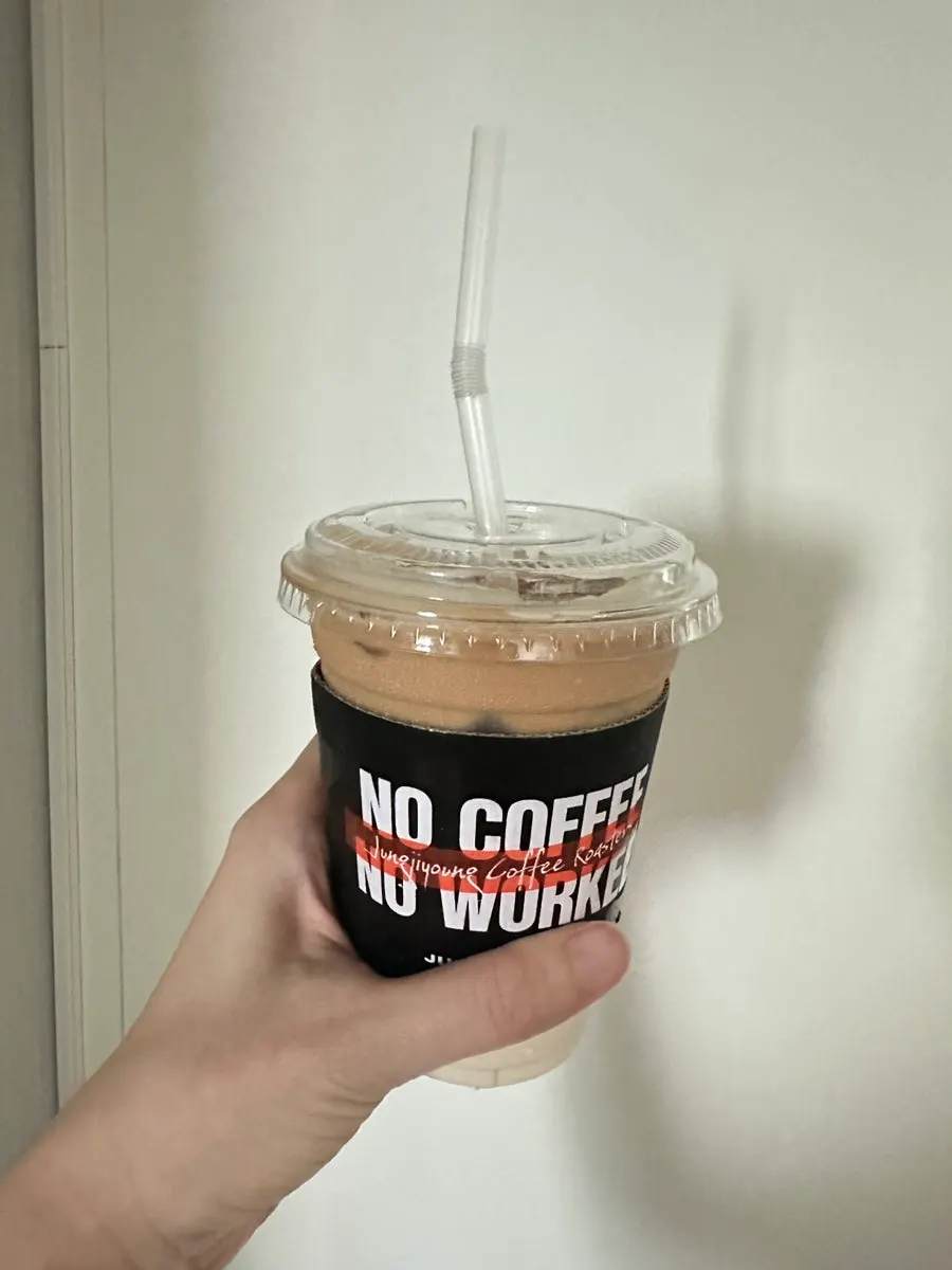 진한 아이스 아메리카노 한 잔