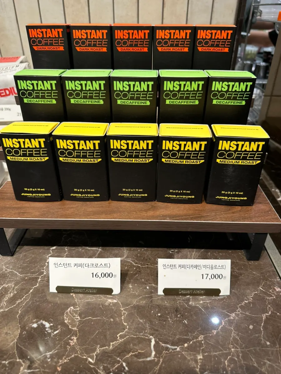 Coffee gift packages placed on the display counter