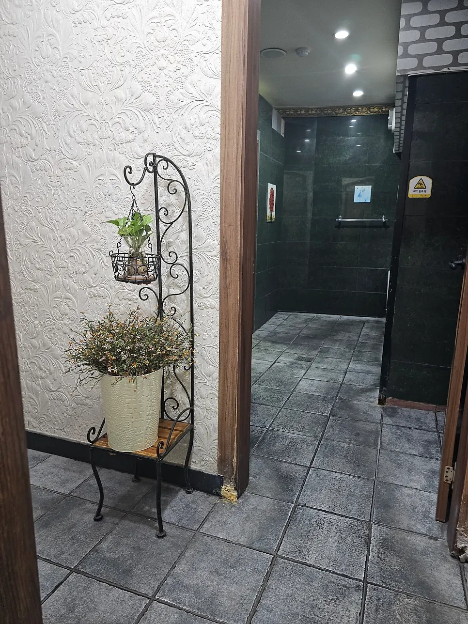 매장 내부 남녀 구분 화장실