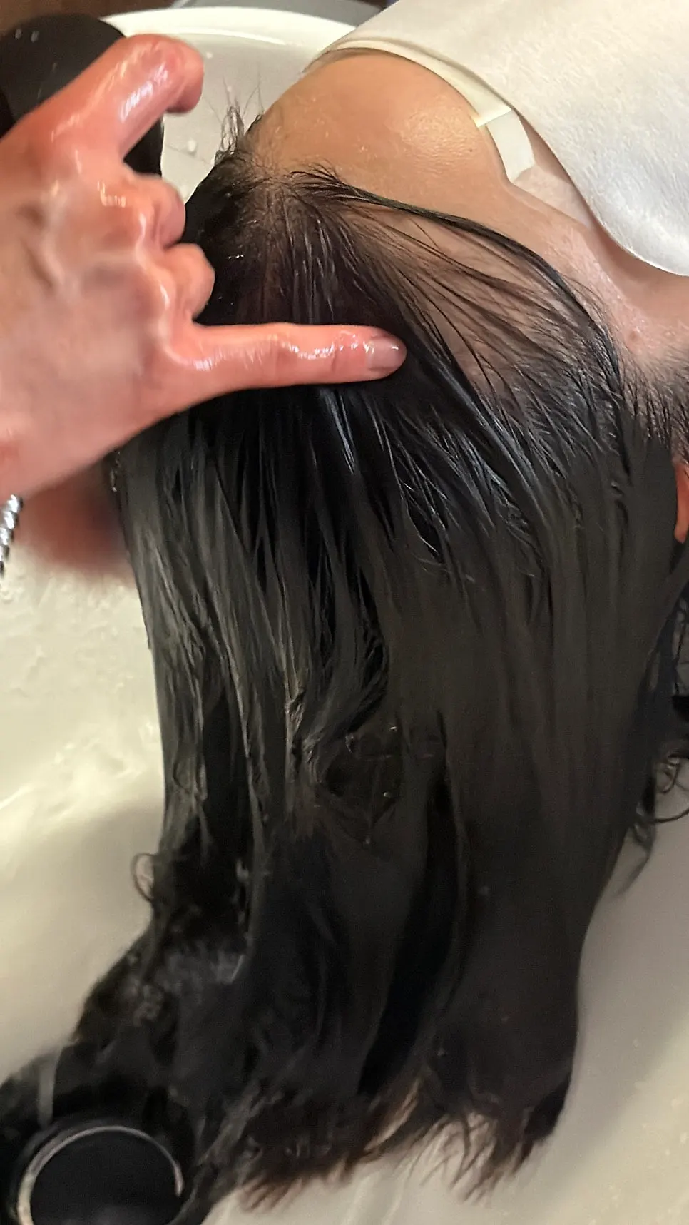 Consulting on hair condition and design