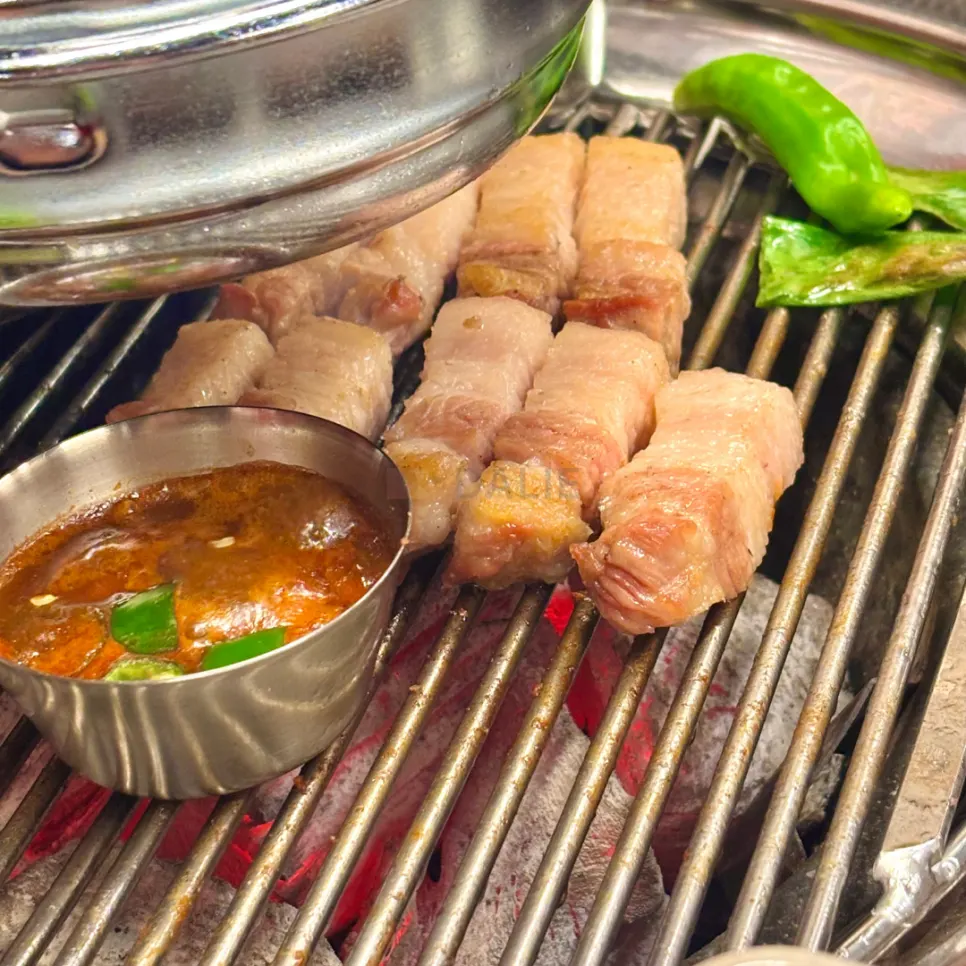 Doenjang sulbap dengan bahan yang banyak
