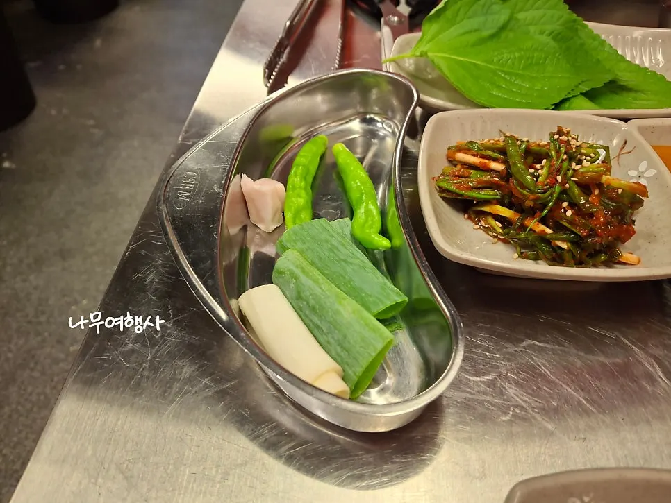 Green onion and green chili for grilling