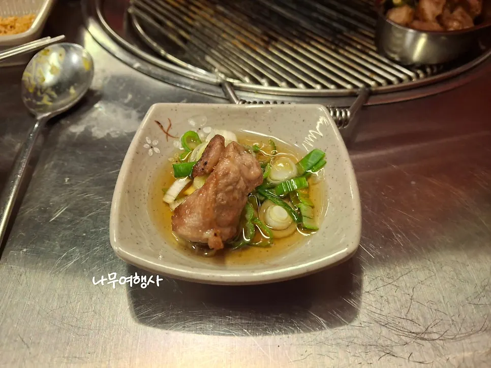 Grilled pork neck coated in pork cutlet sauce and breadcrumbs