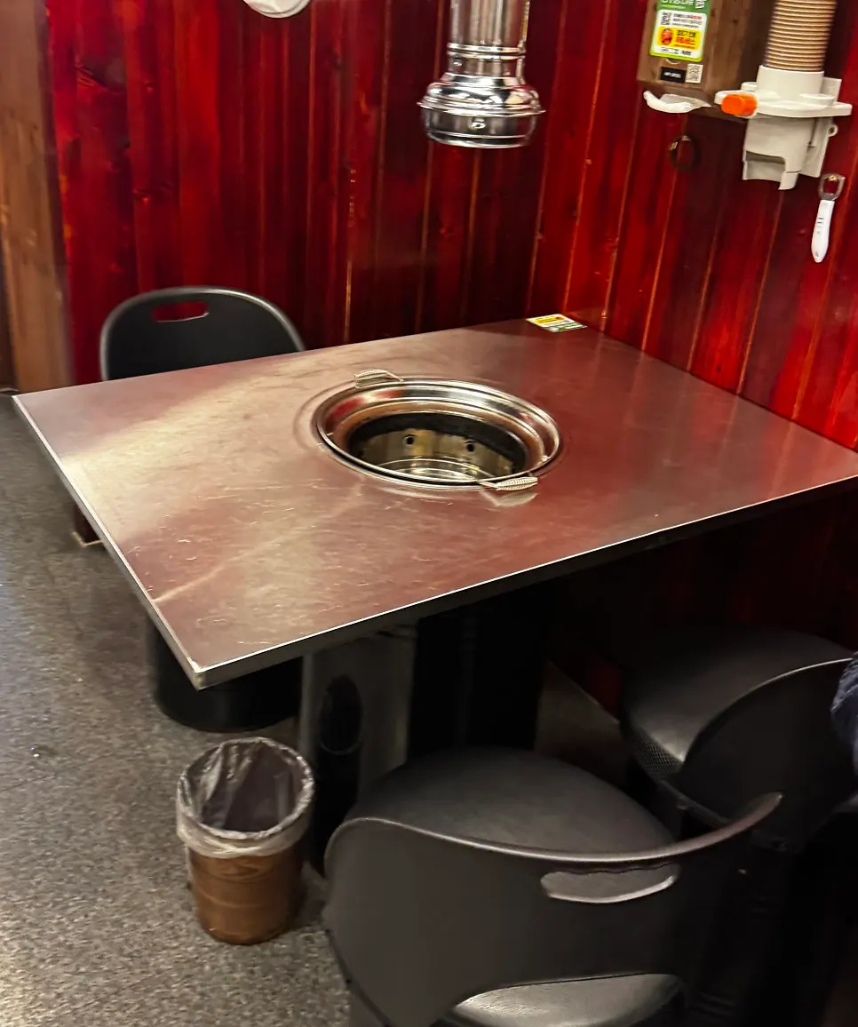 Moksam Hwaro interior at dinner time
