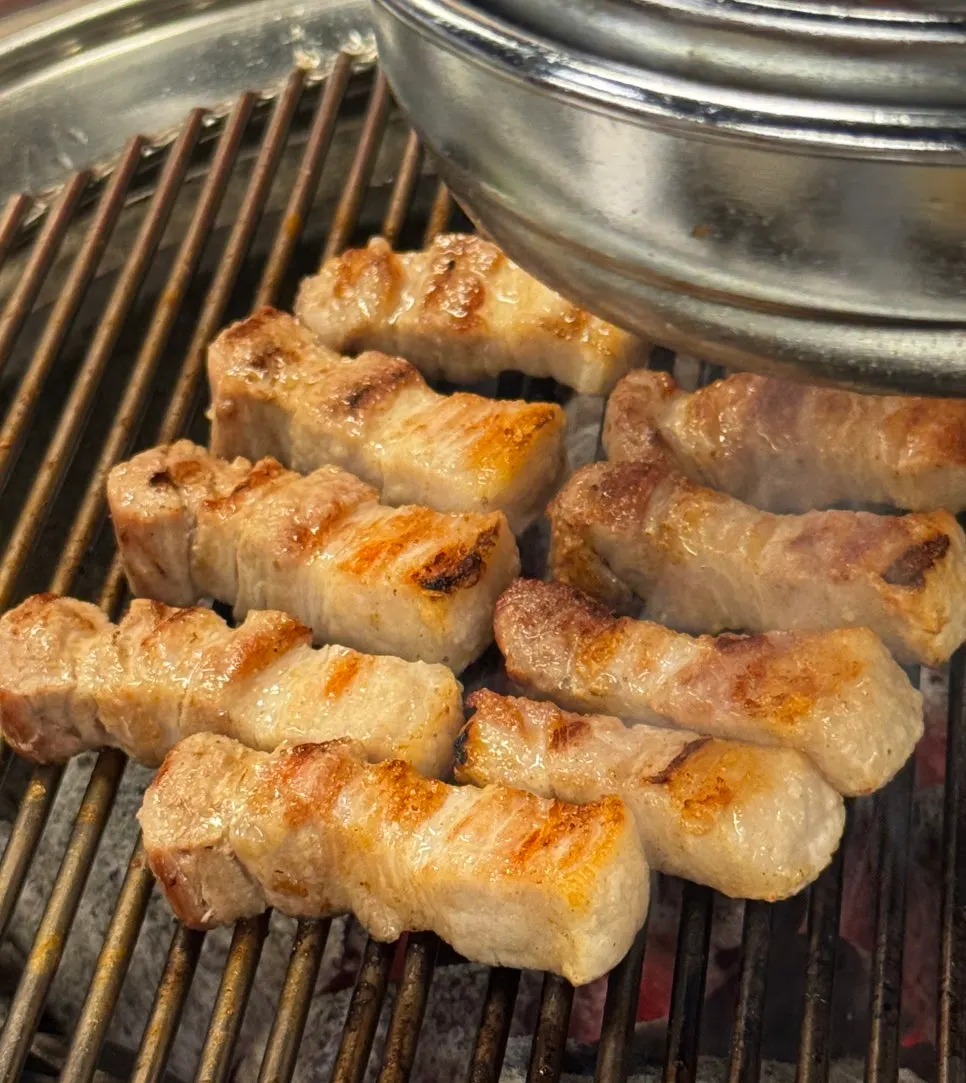Pork neck with sauce and breadcrumbs