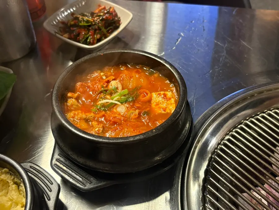 묵은지 김치찌개 한 뚝배기