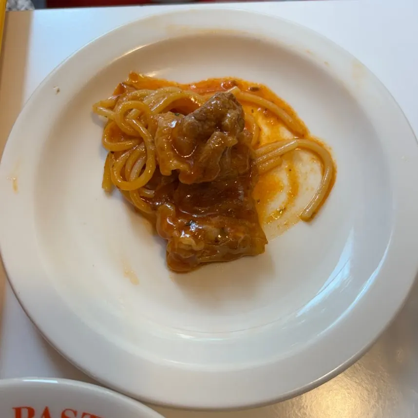 濃厚なロゼソースが絡んだパスタ麺