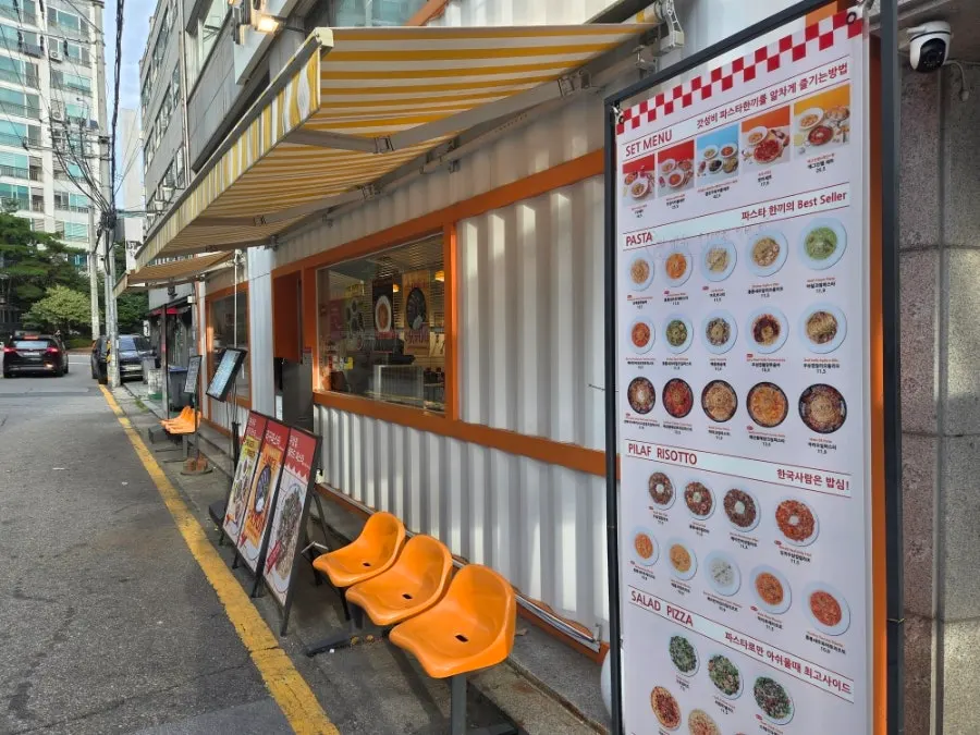 Poster announcing the ₩9,900 flat-price event across the menu