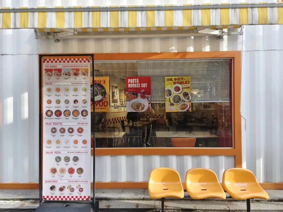 Entrance to Pasta Han Kki on the 1st floor of Daegwang Building