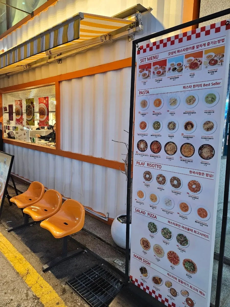Business hours sign at Pasta Han Kki Nowon Main Branch