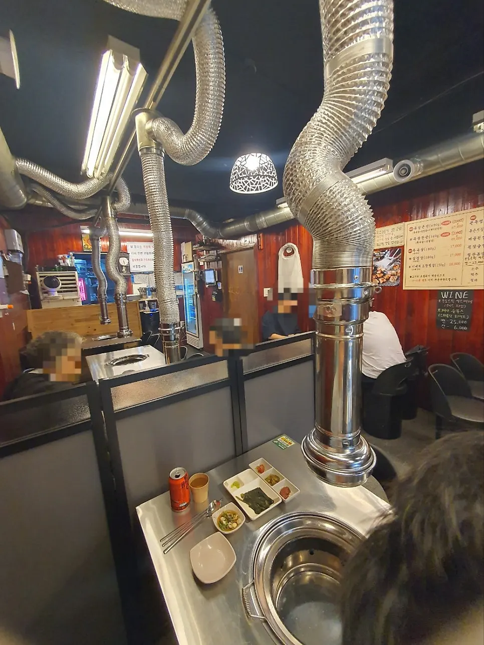 Interior seating at Moksam Hwaro with generously spaced tables