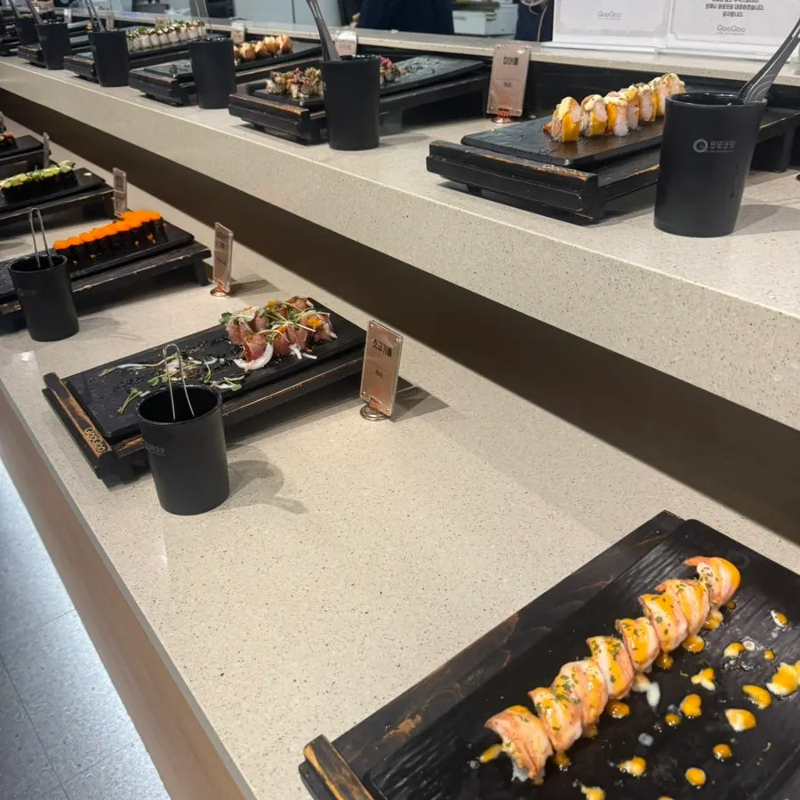 Rolls and yubu sushi at Kuu Kuu Nowon Branch