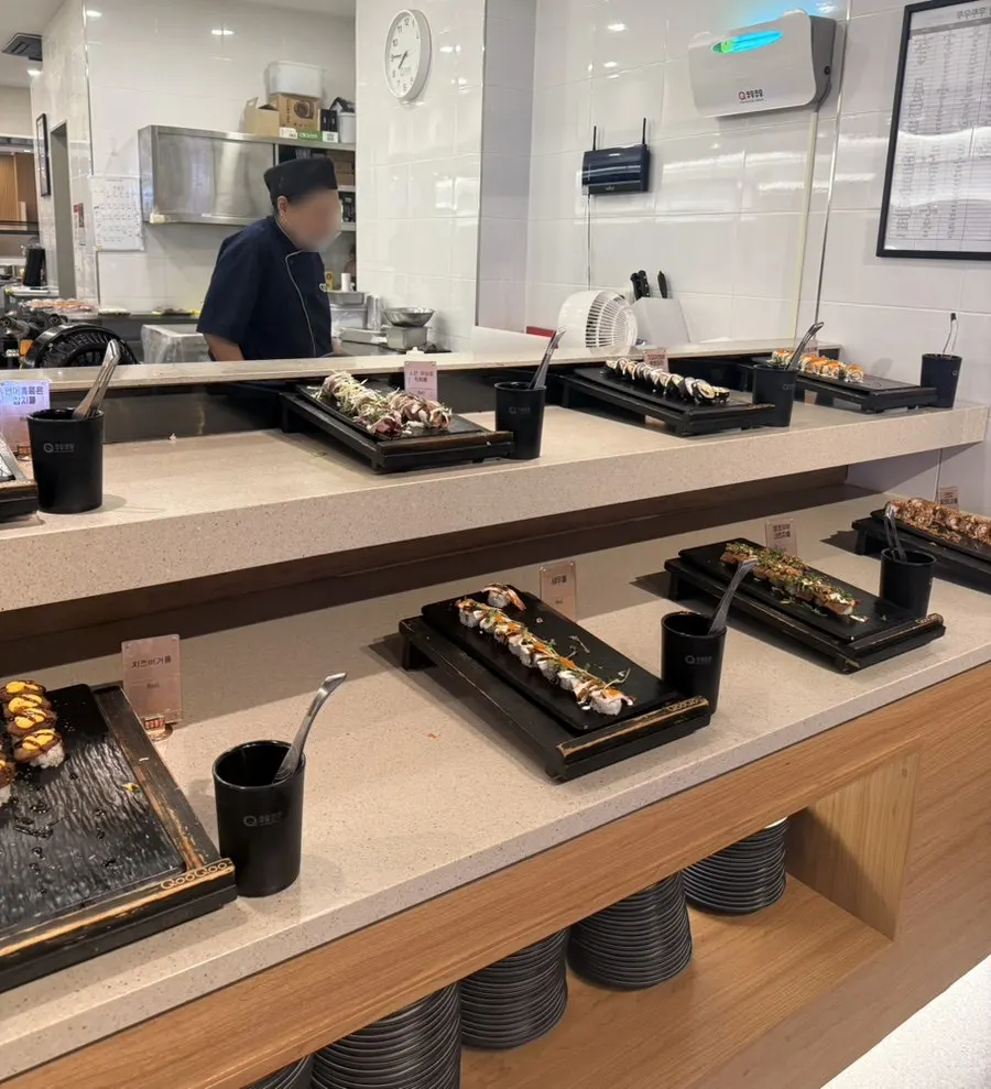 クウクウ ノウォン店の寿司コーナー