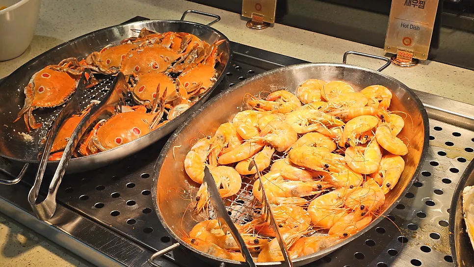 Hot food display at the buffet