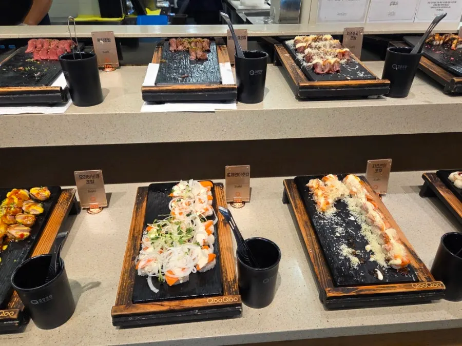 Gunkan and roll selection at Kuu Kuu Nowon Branch