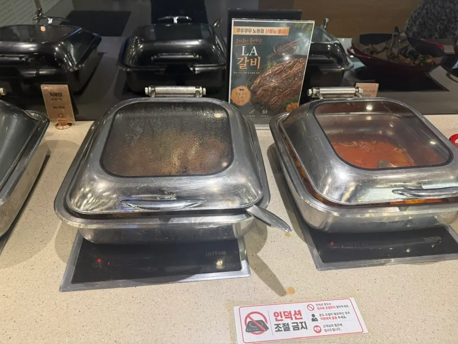 Dining hall at Kuu Kuu Nowon Branch with roomy seat spacing