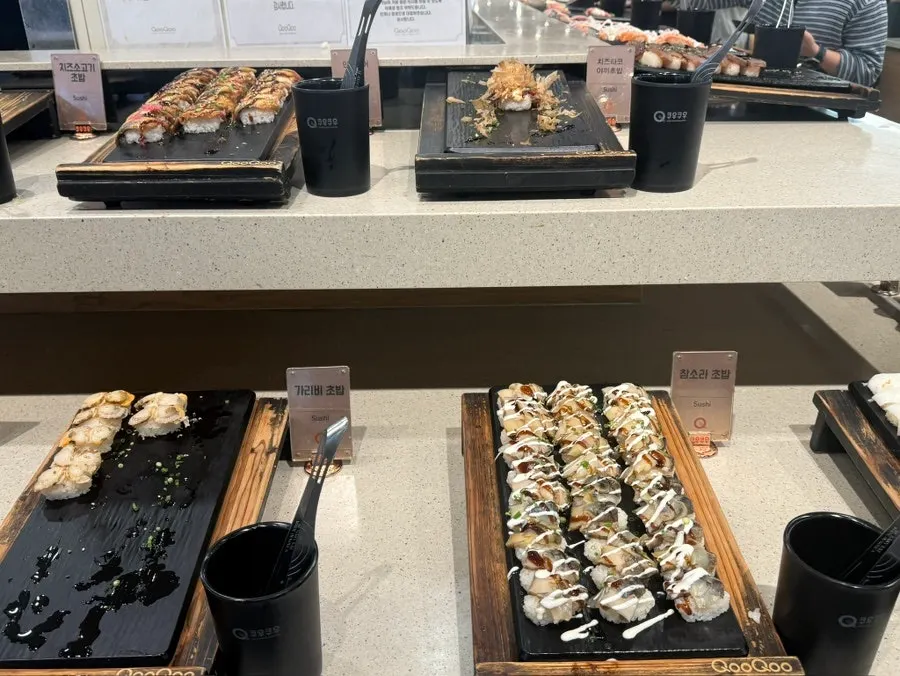 Buffet corner with steamed crab and shrimp