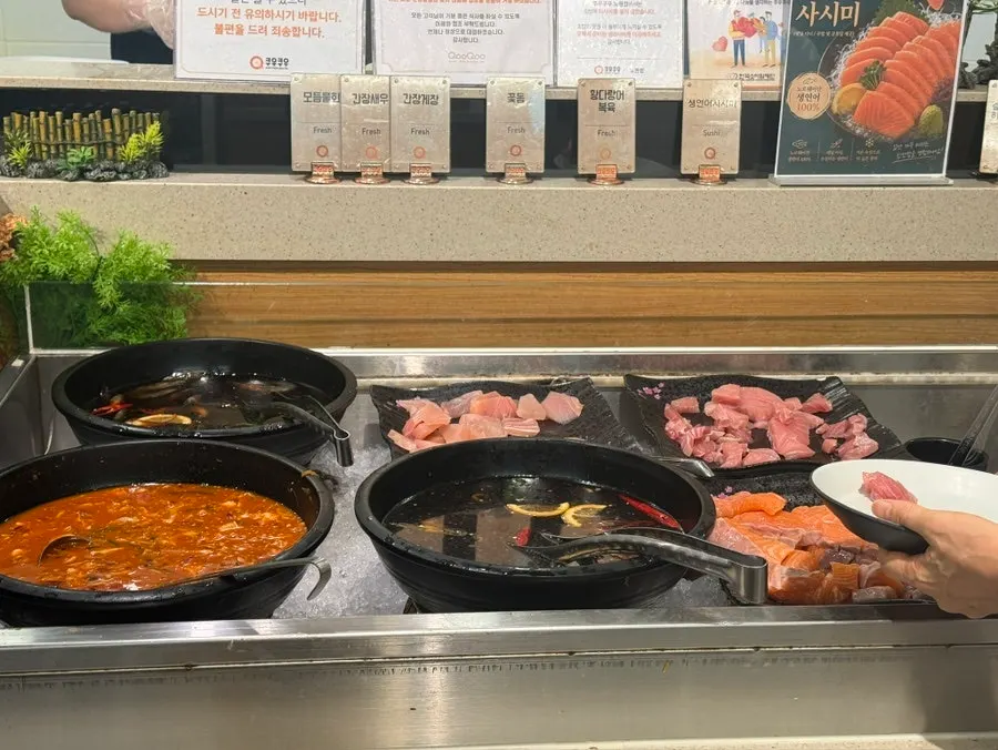 A freshly refilled seafood corner