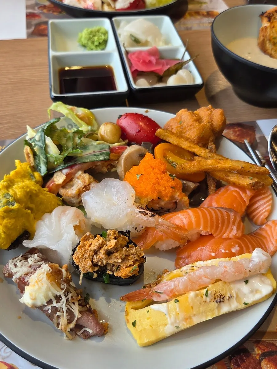 Plate with yuk sashimi gunkan and shrimp sushi
