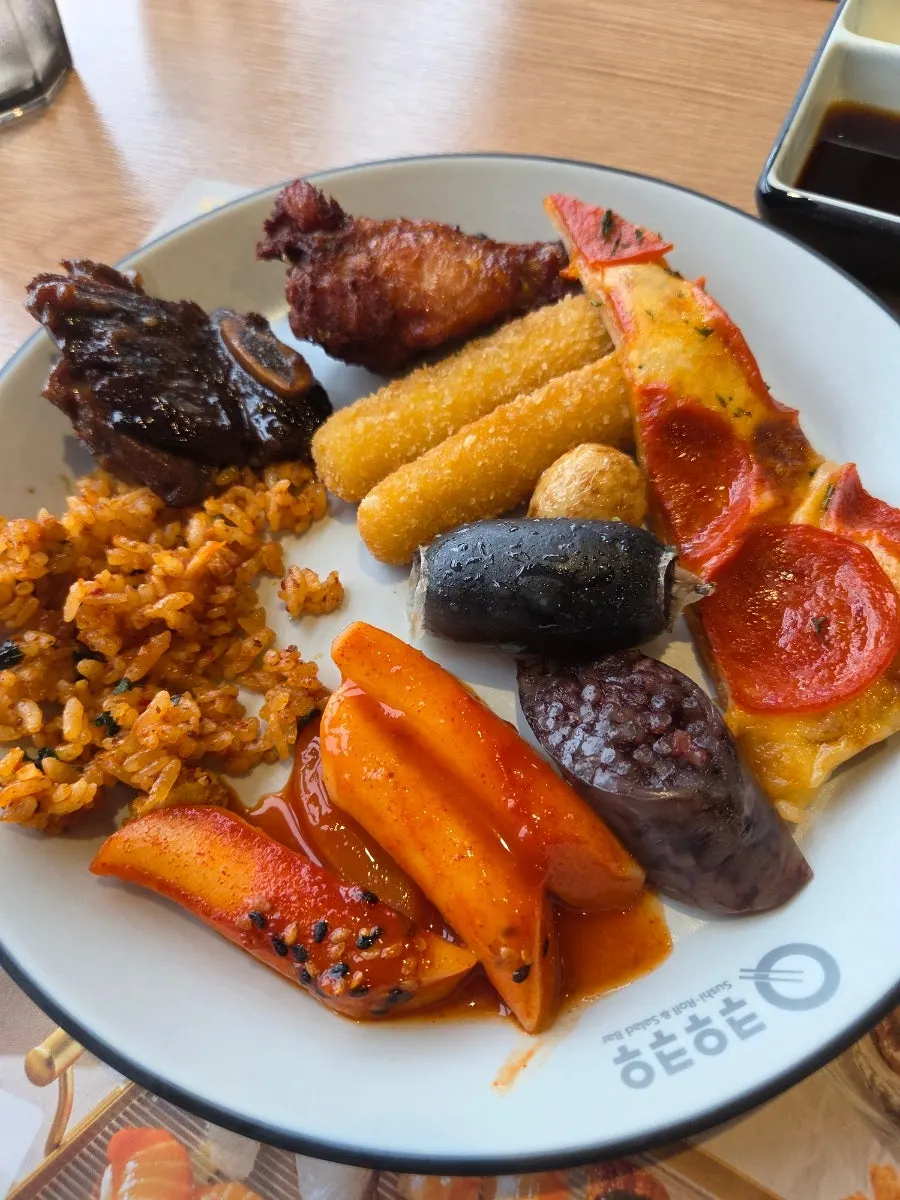 LA galbi and sweet-spicy tteokbokki