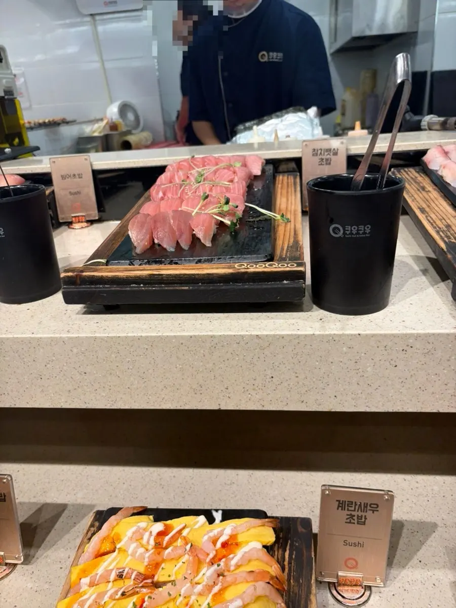 Fresh-fish garlic sushi and assorted sushi