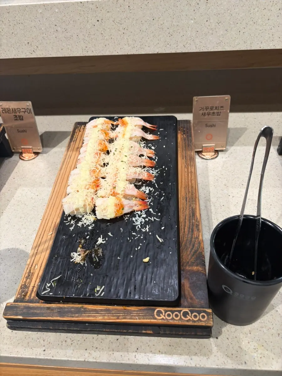 Yellowtail sushi and seared salmon sushi
