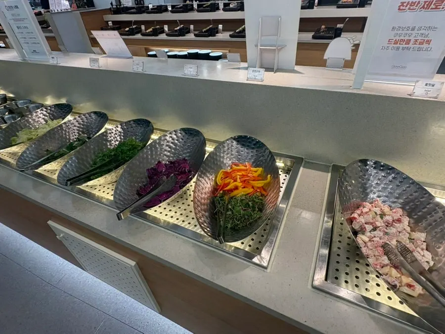 Spaciously arranged buffet tables