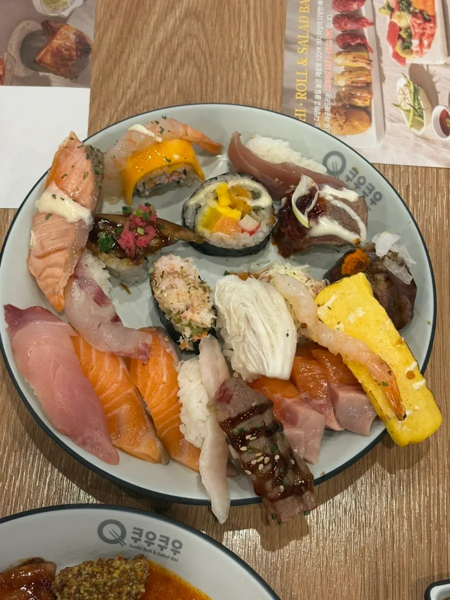 Dessert plate with ice cream